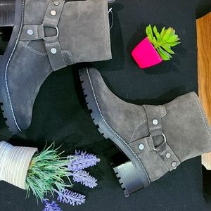 Ladies boots NEW NEVER WORN